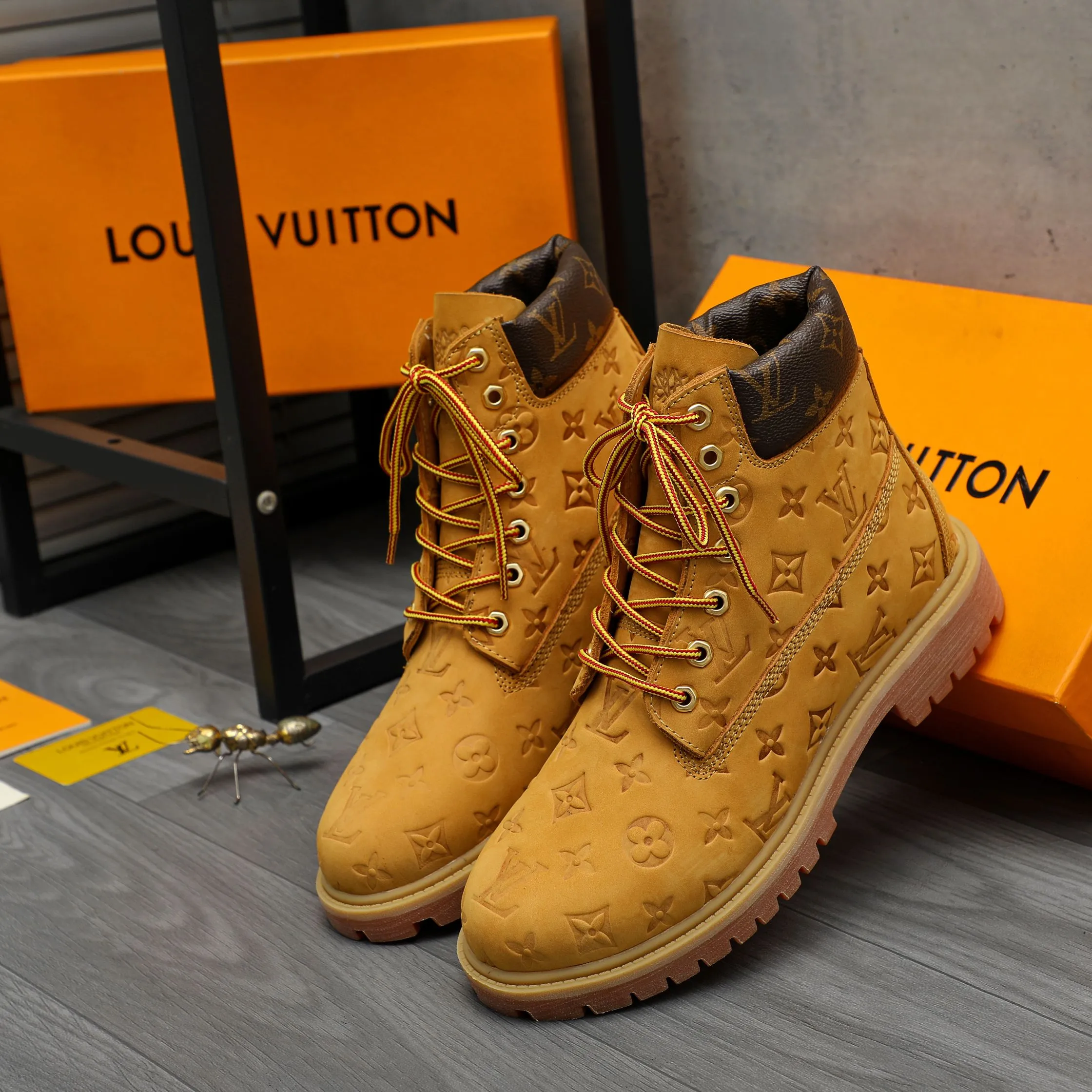 Men's shoes 💰p480 Product trademark: LV "Louis Vuitton" business lace-up high-top men's shoes Regular size: 38-44 Product materials: Selected matte cowhide embossed upper Leather lining Original rubber outsole